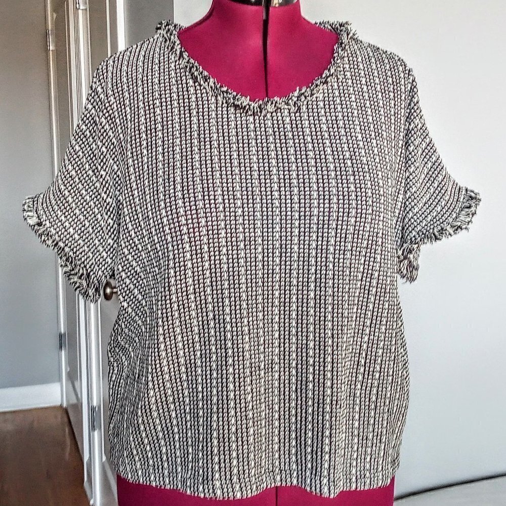 Forever 21+ Black & Cream Woven Frayed Edge SS Top